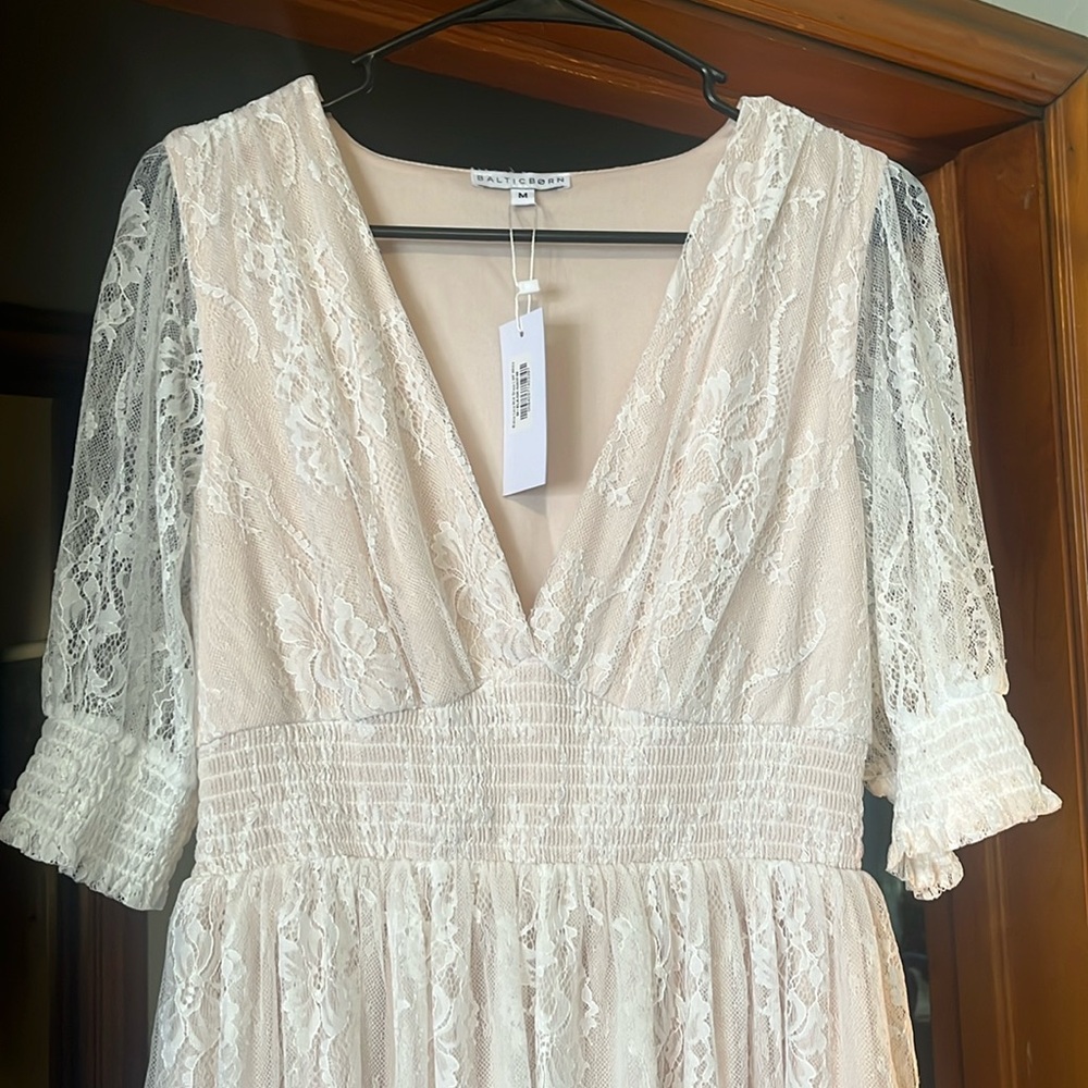 Baltic Born Elaina Midi Dress. Ivory lace overtop a pink under layer. NWT. Med.
